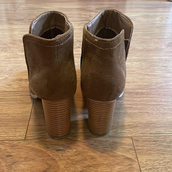 Rue 21 small brown suede ankle booties - Picture 3 of 4